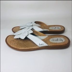 B.O.C. Born Concept white flower flip flop. 🌸